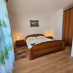 Auf Zwei Etagen Mit Terrasse Und Balkon By Interhome *