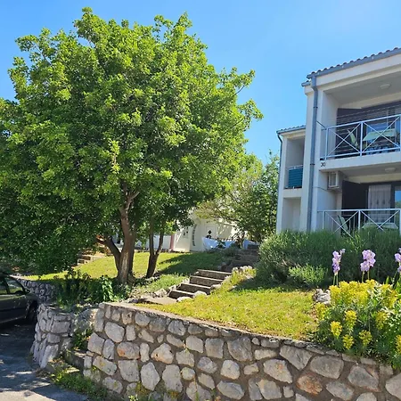 Apartamento Auf Zwei Etagen Mit Terrasse Und Balkon By Interhome Klenovica