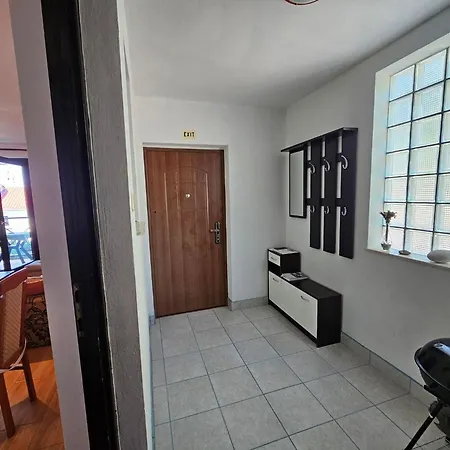 Auf Zwei Etagen Mit Terrasse Und Balkon By Interhome Apartamento Klenovica