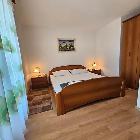 Auf Zwei Etagen Mit Terrasse Und Balkon By Interhome *