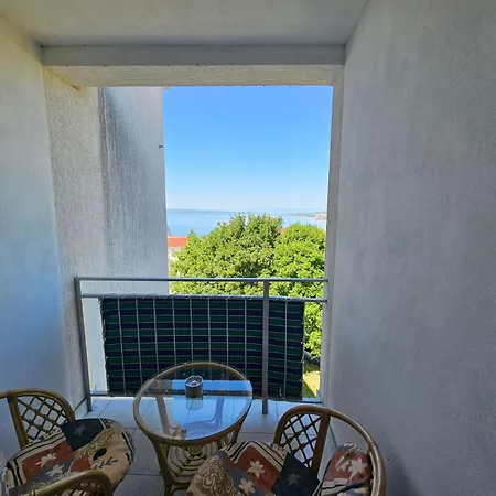 Auf Zwei Etagen Mit Terrasse Und Balkon By Interhome *