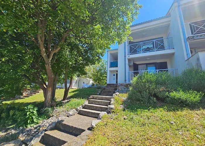 Auf Zwei Etagen Mit Terrasse Und Balkon By Interhome Appartement Klenovica