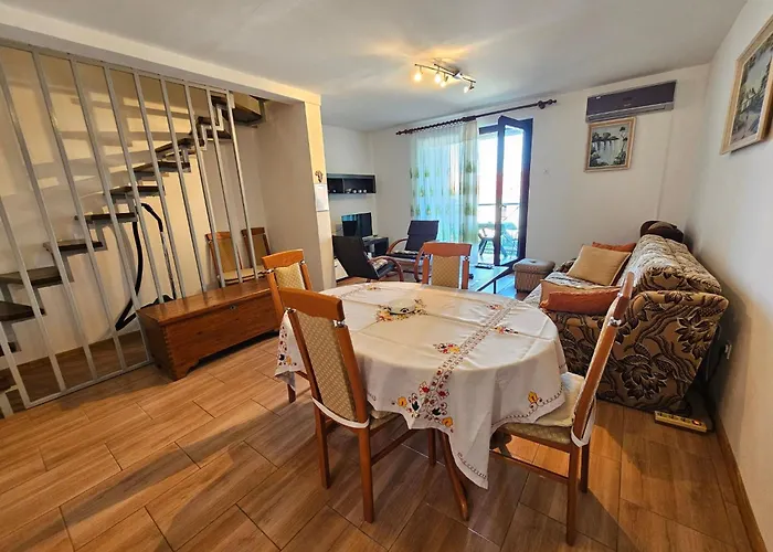 Appartement Auf Zwei Etagen Mit Terrasse Und Balkon By Interhome Klenovica