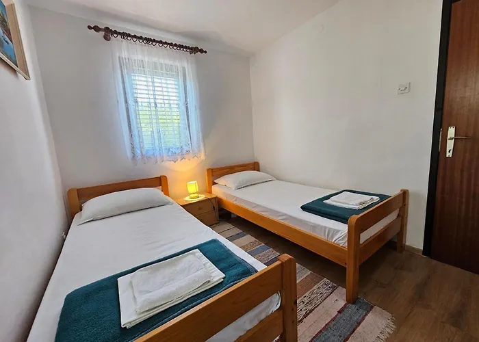 Auf Zwei Etagen Mit Terrasse Und Balkon By Interhome Apartamento *