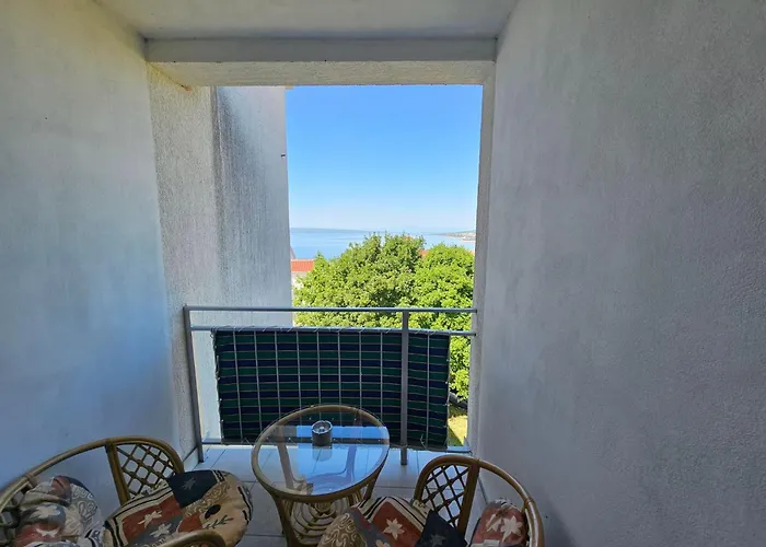 Auf Zwei Etagen Mit Terrasse Und Balkon By Interhome *