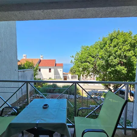 Auf Zwei Etagen Mit Terrasse Und Balkon By Interhome