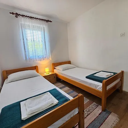 Auf Zwei Etagen Mit Terrasse Und Balkon By Interhome Apartman *