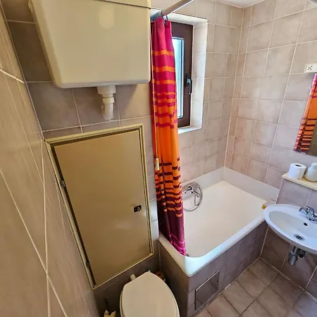 Auf Zwei Etagen Mit Terrasse Und Balkon By Interhome Klenovica